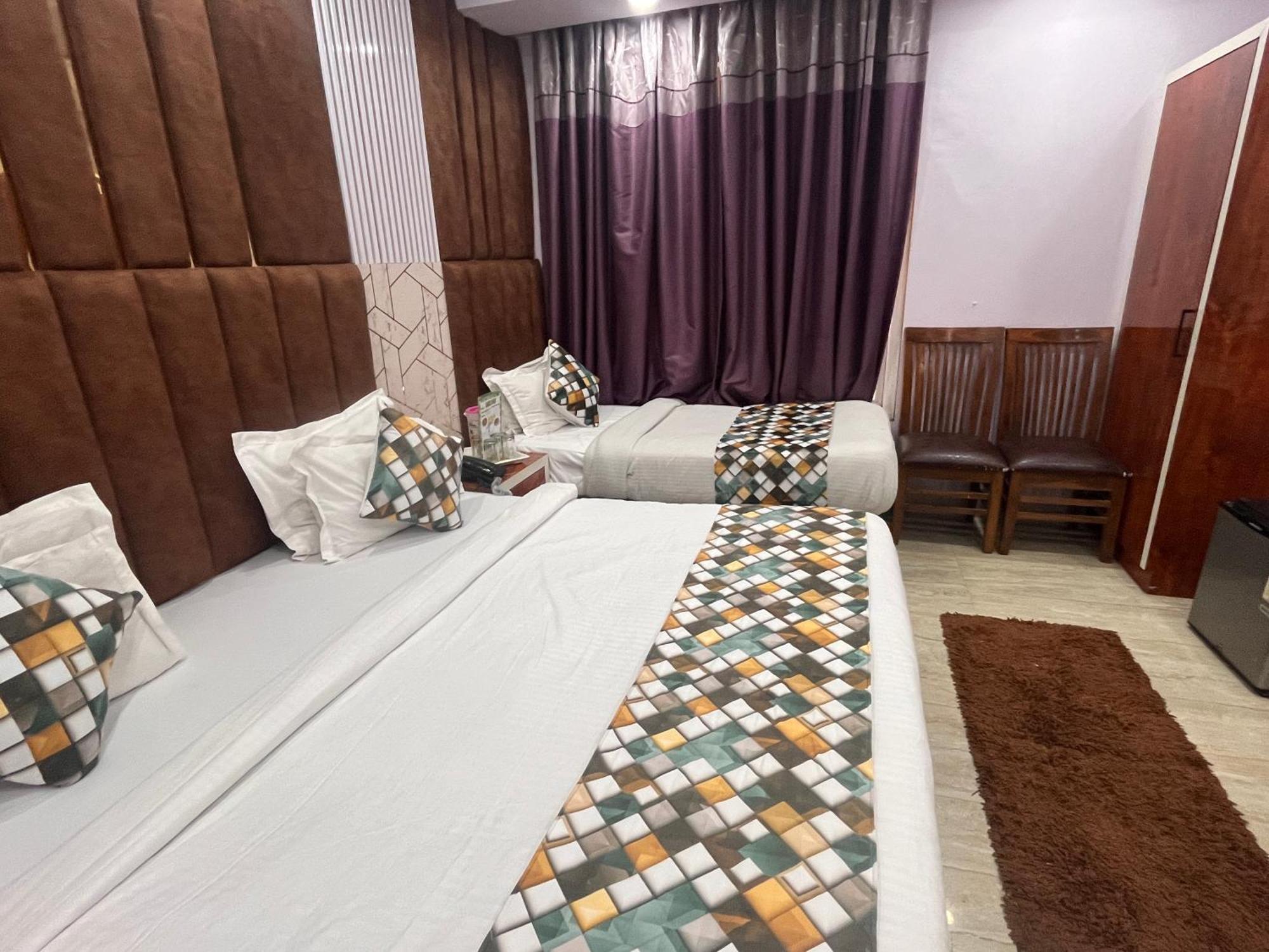 Embassy Near Rk Ashram Metro Hotel 4*
